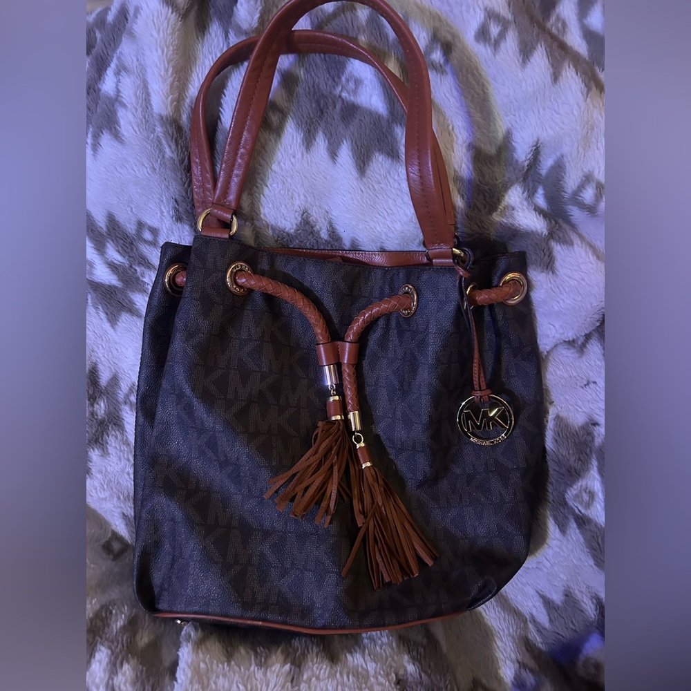Michael Kors Authentic Bucket Bag mint condition